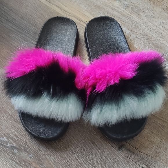 Shoes - SOLD‼LAST ONE!!! 🖤💙💕Fur Slides